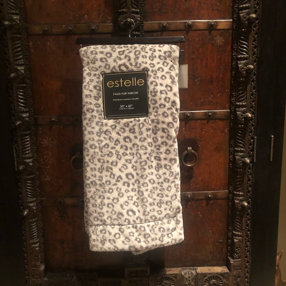 Gorgeous Faux Fur Cheetah Throw